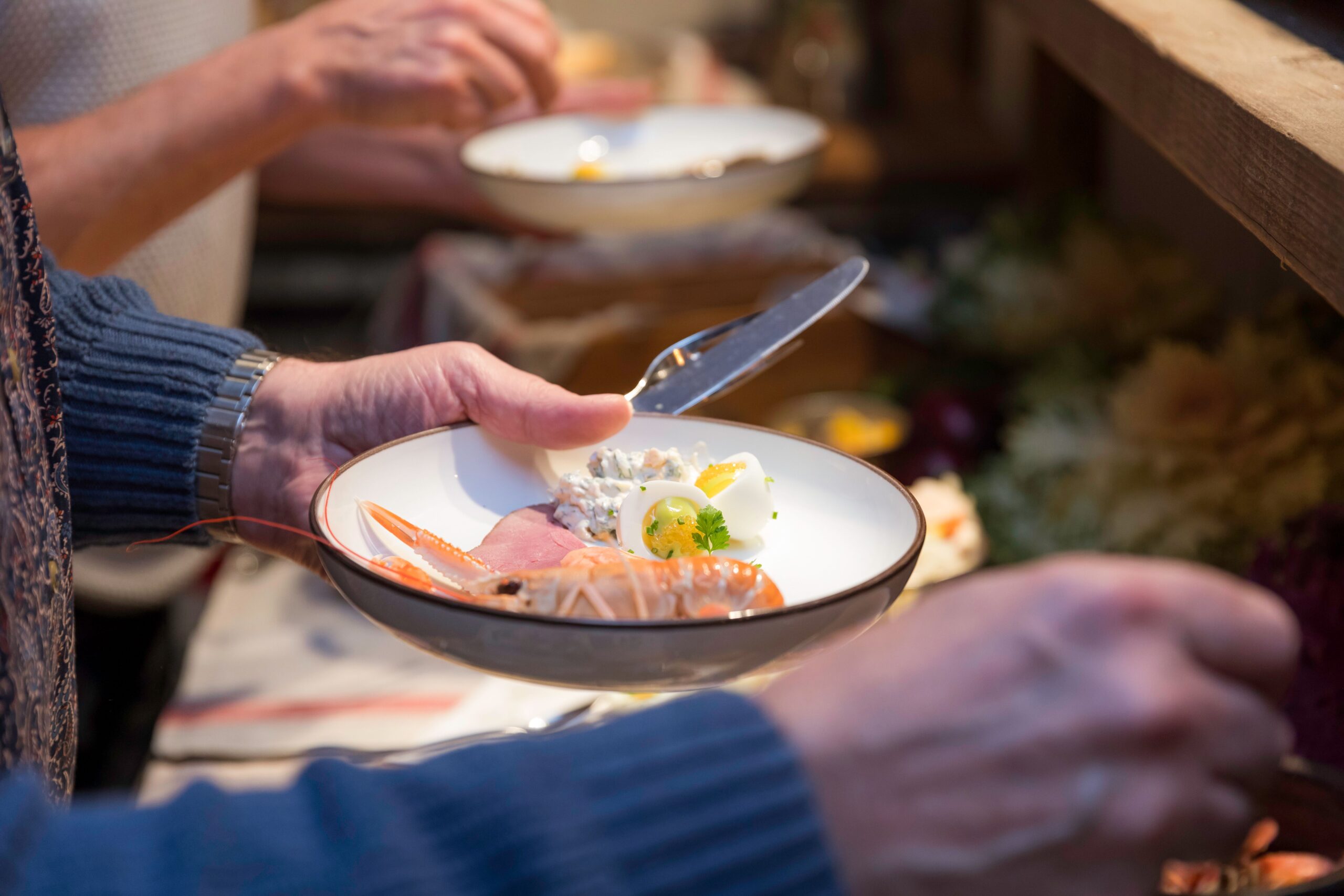 <span class="plus-mobil" style="font-size:50%;">⊕</span> Food on the island